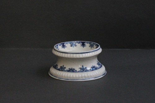 Céramiques, Porcelaines  - Saleron en porcelaine tendre de Saint Cloud
