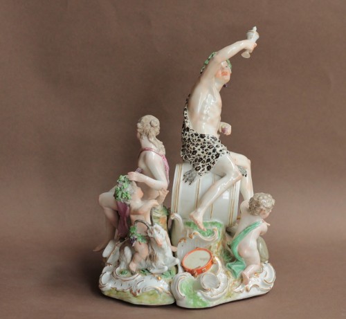 Céramiques, Porcelaines  - Bacchus en porcelaine de Meissen du 18e formant un centre de table