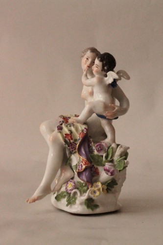 XVIIIe siècle - Groupe en porcelaine de Meissen représentant Vénus et l'Amour