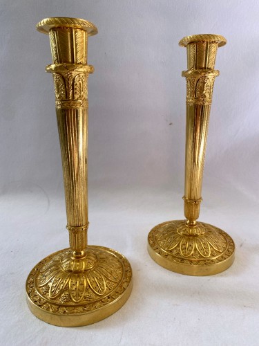 Luminaires Bougeoirs et Chandeliers - Paire de flambeaux Charles X en bronze doré