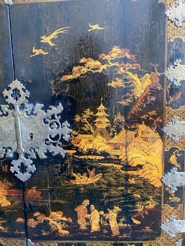 XVIIIe siècle - Cabinet en laque de chine