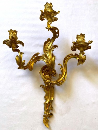 Luminaires Appliques - Paire d'applique Louis XV en bronze doré attribué à  Caffieri