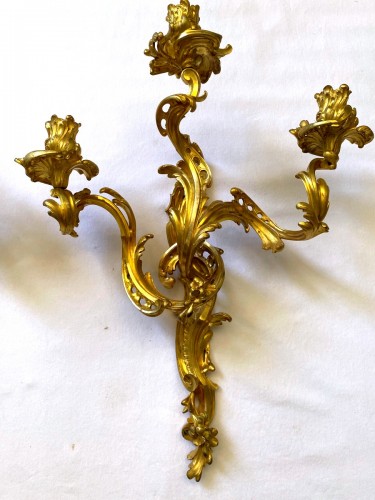 Paire d'applique Louis XV en bronze doré attribué à  Caffieri - Jullion Antiquités