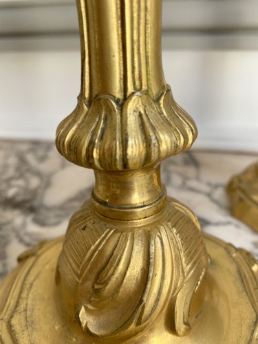 Paire de flambeaux d'époque Louis XV en bronze doré - Louis XV