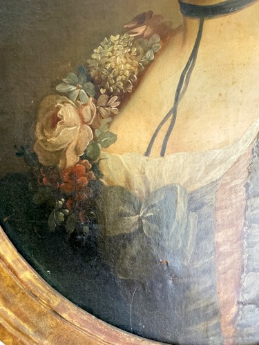 Antiquités - Portrait en médaillon d'une dame de qualité
