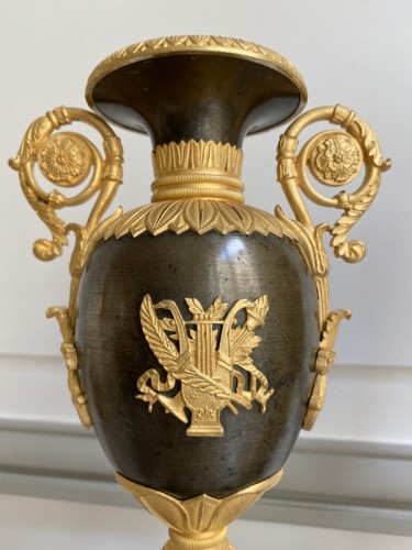 XIXe siècle - Paire de cassolettes Restauration en bronze doré