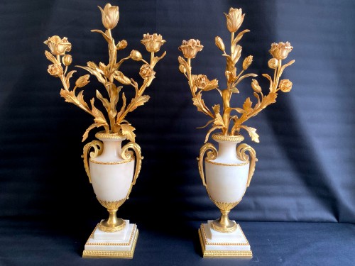 XIXe siècle - Paire de candélabres en marbre et bronze doré