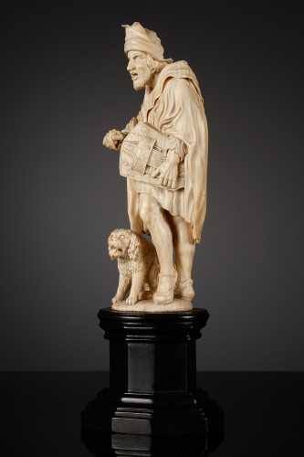 Statuette en ivoire représentant un joueur de vielle à roue, France 18e siècle - Sculpture Style Louis XV