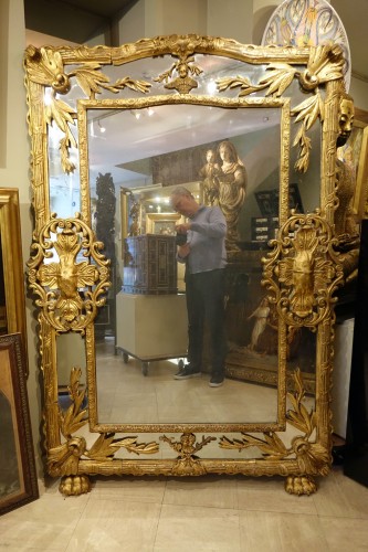 Antiquités - Grand miroir en bois doré, Italie, 18e siècle