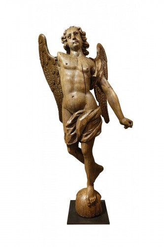 Très grand Ange ailé en chêne, 17e siècle