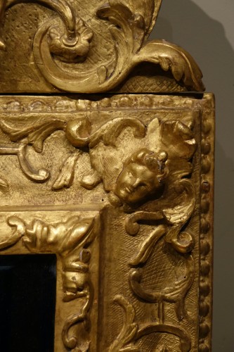 Grand miroir à fronton en bois doré à motif de Diane, 18e siècle - Miroirs, Trumeaux Style Régence