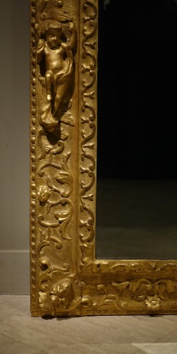 Miroirs, Trumeaux  - Grand miroir à fronton en bois doré à motif de Diane, 18e siècle
