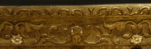 Grand miroir à fronton en bois doré à motif de Diane, 18e siècle - La Crédence