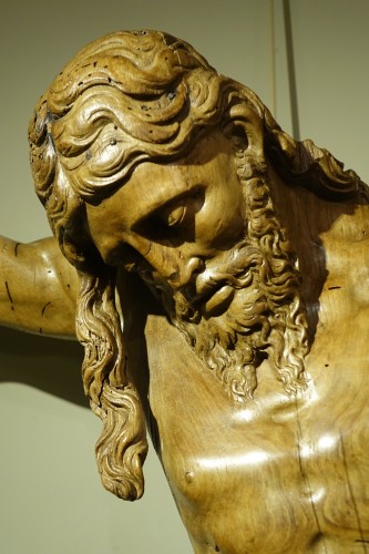 Art sacré, objets religieux  - Grand Christ en noyer, France 17e ou 18e siècle
