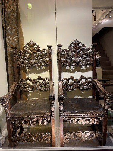 Très grande paire de fauteuils , Italie Toscane 17e siècle - La Crédence
