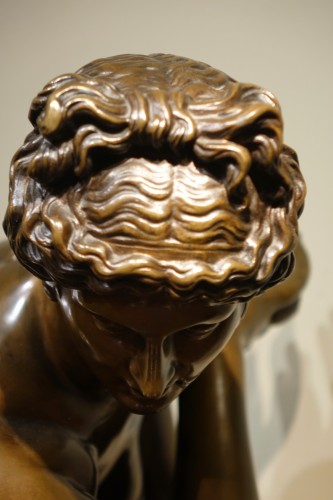 Aphrodite accroupie, grand bronze de BARBEDIENNE fin 19e siècle - La Crédence