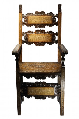 Grand fauteuil en noyer décoré "a certosina", Italie vers 1830