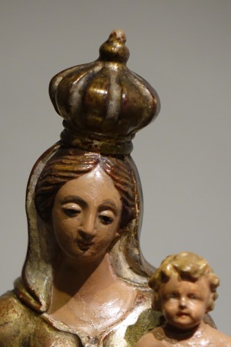 Sculpture Sculpture en Terre cuite - Vierge à l'Enfant en terre cuite polychromée et dorée, Italie, 18e siècle