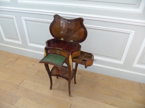 Antiquités - Table de salon d'époque Louis XV estampillée Carel