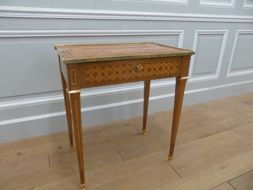 Table de salon d'époque Louis XVI estampillée Dester - La Jurande