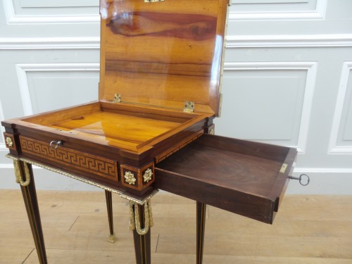 Mobilier Table & Guéridon - Table Louis XVI estampillée Montigny
