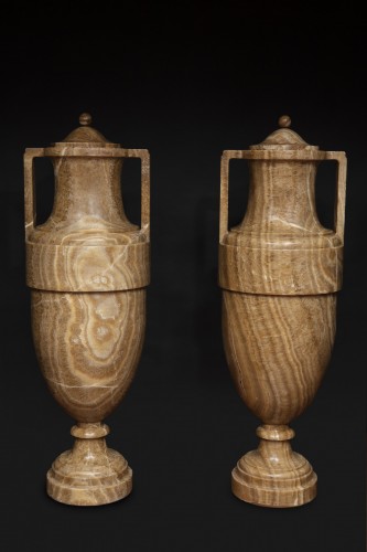Paire vases en albâtre orientaux - Galerie Francesco De Rosa