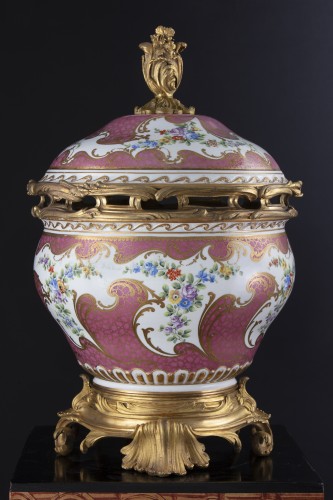 Centre de table en porcelaine de Sèvres - Louis XV