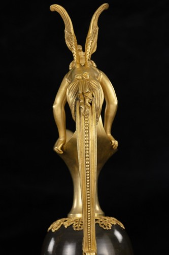 Objet de décoration Cassolettes, coupe et vase - Paire de aiguières attribuée à Claude Galle
