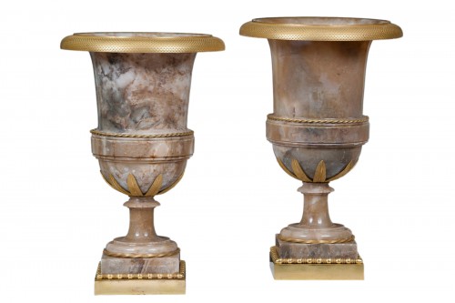 Vases en albâtre et bronze