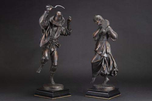 Paire de figures en bronze, l'une signée Feuchère - 