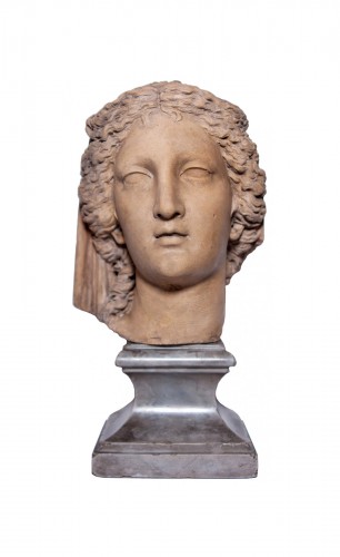 Tête de femme néo-classique en terre cuite attribuée à Bartolomeo Cavaceppi