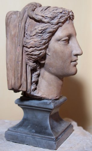 Tête de femme néo-classique en terre cuite attribuée à Bartolomeo Cavaceppi - Sculpture Style Directoire