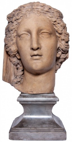 Tête de femme néo-classique en terre cuite attribuée à Bartolomeo Cavaceppi - Directoire