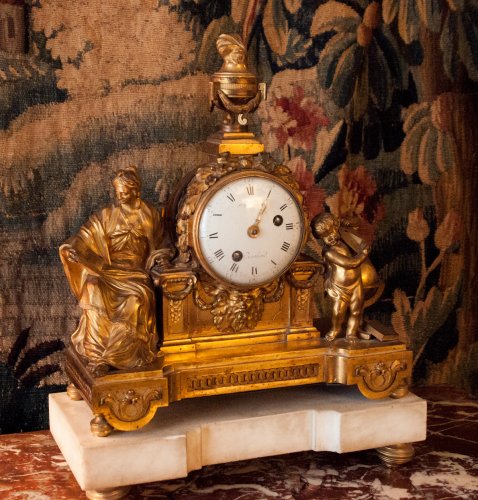 Pendule en bronze doré à l'Astronomie, époque Louis XVI