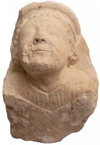 Sculpture Sculpture en pierre - Culot à tête de moine en calcaire, Bourges XIIIe siècle