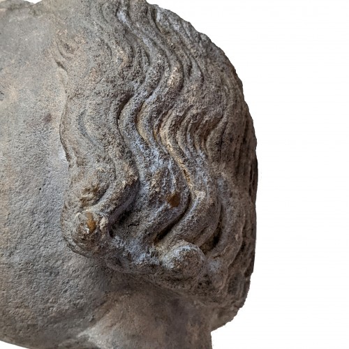 XIe au XVe siècle - Tête en calcaire du XIVe siècle, probablement un roi de France