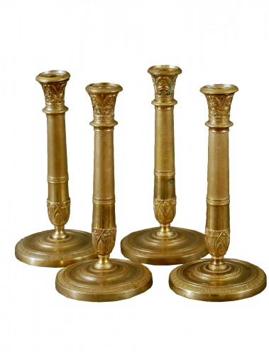 Quatre bougeoirs Charles X en bronze doré