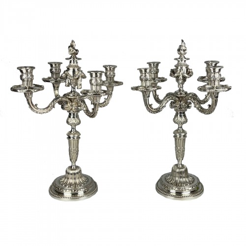 Paire de chandeliers en bronze argenté vers 1860-1890