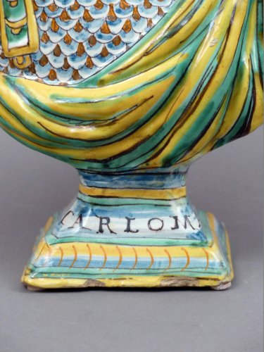 Céramiques, Porcelaines  - Buste en faïence de Deruta, représentant Charlemagne, du XVIIe siècle