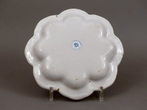 Céramiques, Porcelaines  - Paire de drageoirs en faïence de Moustiers, du début du XVIIIe siècle