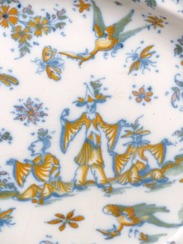 Céramiques, Porcelaines  - Plat ovale en faïence de Lyon, de la fabrique de Pierre Mongis, XVIIIe siècle
