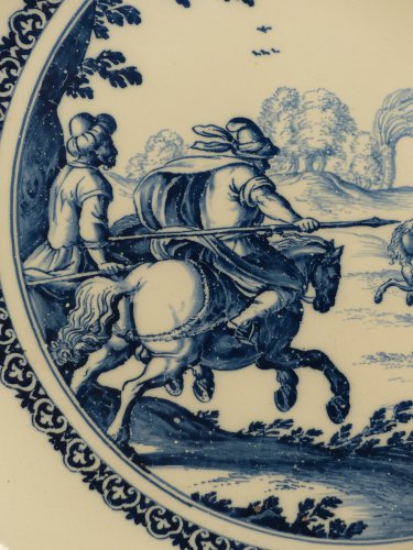 Un plat de chasse en faïence de Moustiers XVIIe siècle - Le Cabinet d'Amateur