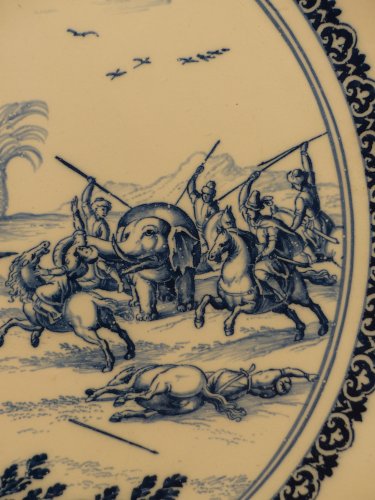 XVIIe siècle - Un plat de chasse en faïence de Moustiers XVIIe siècle