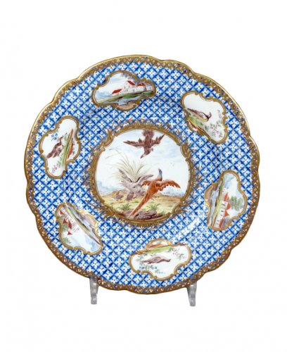 Assiette en porcelaine tendre de Chantilly du XVIIIe siècle