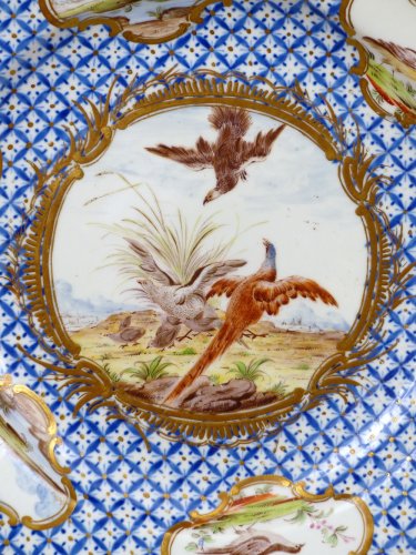 Assiette en porcelaine tendre de Chantilly du XVIIIe siècle - Céramiques, Porcelaines Style 
