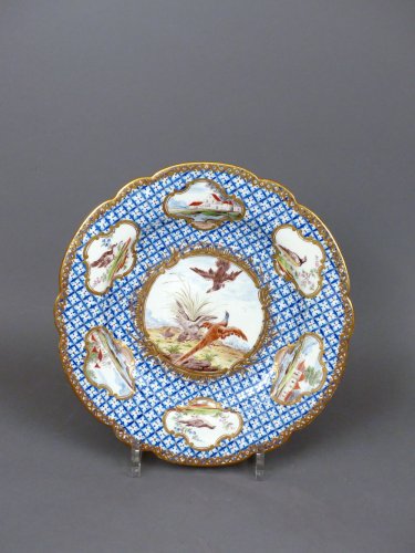 Assiette en porcelaine tendre de Chantilly du XVIIIe siècle - Le Cabinet d'Amateur