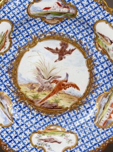 Assiette en porcelaine tendre de Chantilly du XVIIIe siècle - 