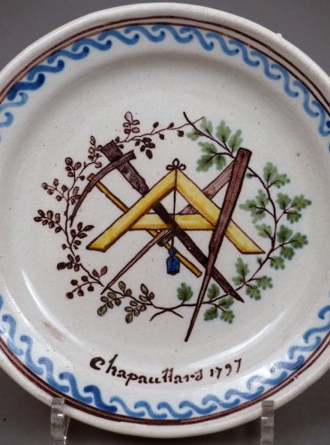 Assiette en faïence de Roanne du XVIIIe siècle - Céramiques, Porcelaines Style 