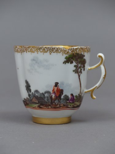 Paire de tasses en porcelaine de Meissen du début XVIIIe siècle - 