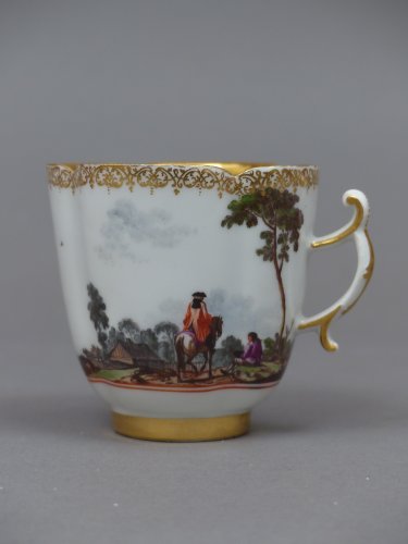  - Paire de tasses en porcelaine de Meissen du début XVIIIe siècle